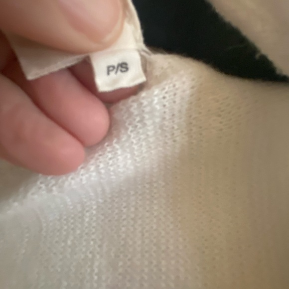 Pure DKNY off white sweater. Size S/P. 100% cotton. Machine washable. - Picture 3 of 7